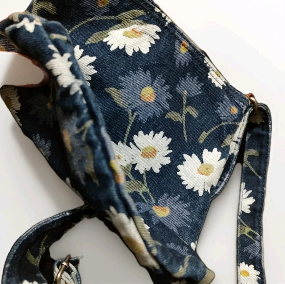 Medium Denim Floral Zip Up Crossbody Purse Made In China Leather Zip Tab NWOT